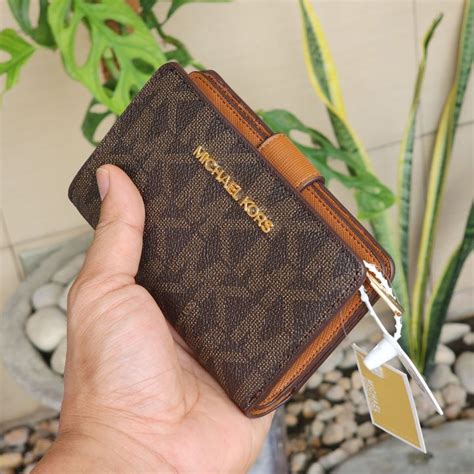 michael kors medium bifold wallet|michael kors men's bifold wallet.